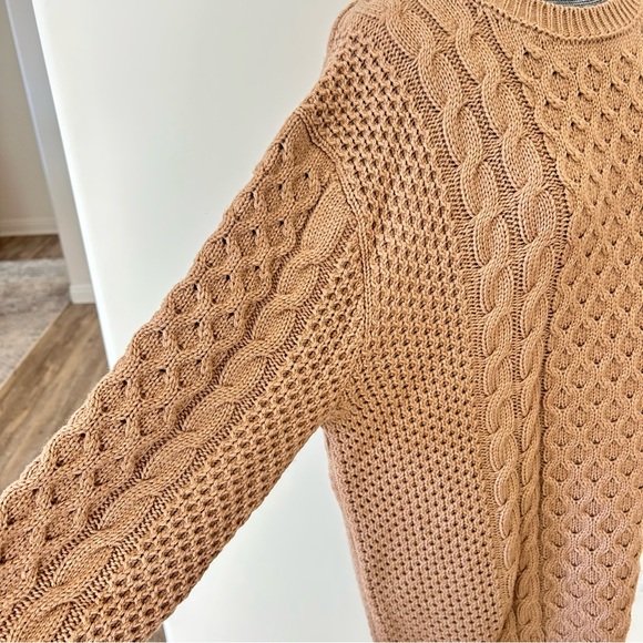 Saks Fifth Avenue 70% Wool Women’s Kable Knit Camel Sweater Size L - Picture 6 of 11